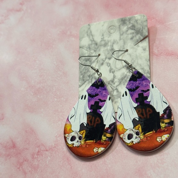 Ghost Dangling Earrings - Picture 3 of 3